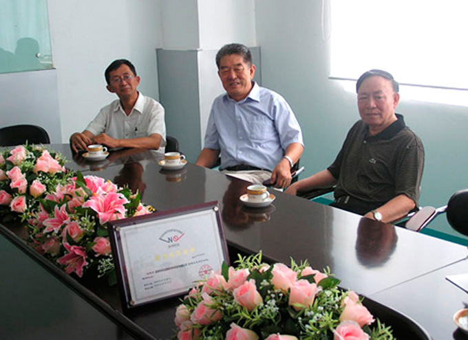 EUBO优宝工作人员与中国润滑脂协会等人一起探讨