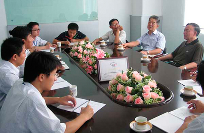 EUBO优宝工作人员与中国润滑脂协会等人一起探讨交流